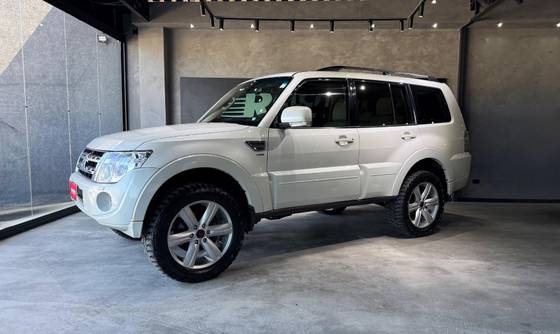 MITSUBISHI PAJERO FULL 3.2 HPE 4X4 16V TURBO INTERCOOLER DIESEL 4P AUTOMÁTICO MITSUBISHI PAJERO FULL 3.2 HPE 4X4 16V TURBO INTERCOOLER DIESEL 4P AUTOMÁTICO